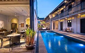 Noordin Mews